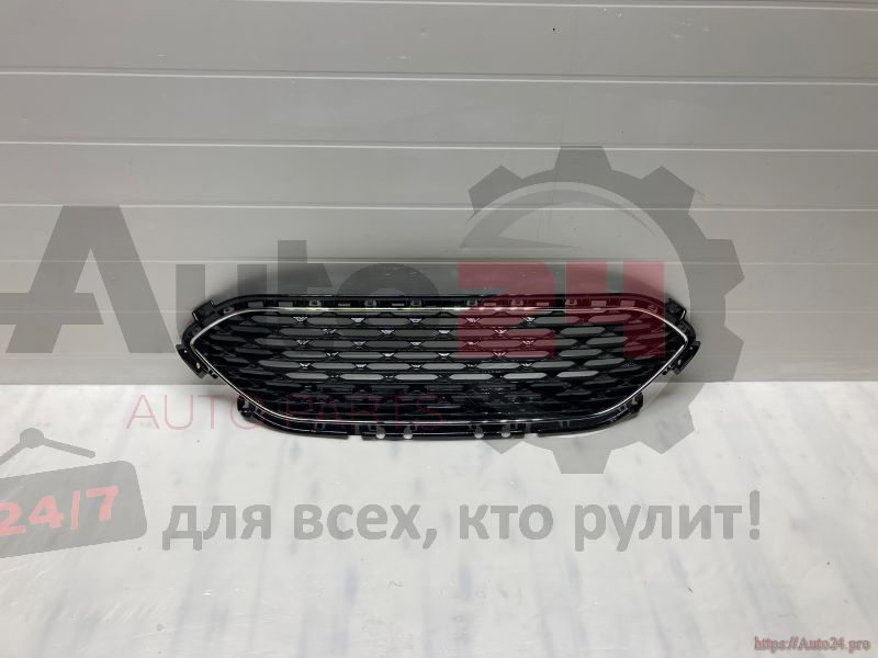 РЕШЕТКА РАДИАТОРА ЧЕРНЫЙ ГЛЯНЕЦ С ХРОМИРОВАННОЙ РАМКОЙ БЕЗ ОТВЕРСТИЯ ПОД КАМЕРУ FORD ESCAPE 2020-